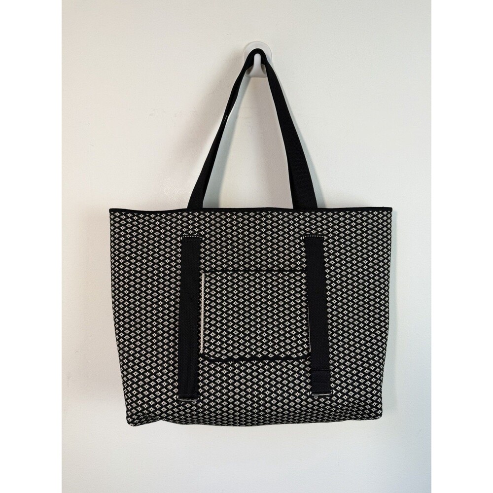VIVAIA Hallie Diamond Tote Bag The Lightweight Rib Knit White & Black